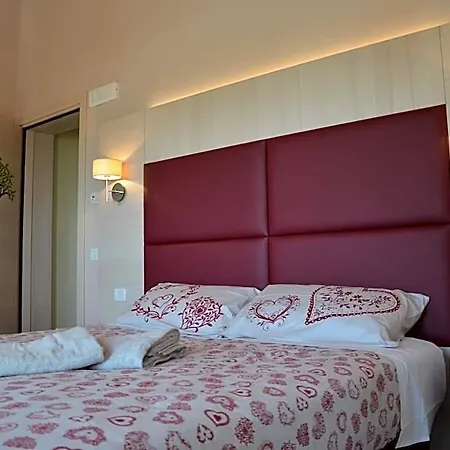 Bed & Breakfast Malga Zebari 4*